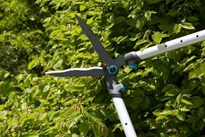 Gardena Heckenschere TeleCut: Leichte Gartenschere zum Schneiden von höheren Hecken, 23 cm, teleskopierbare Hebelarme, ergonomische Aluminiumgriffe (12304-20) - 4